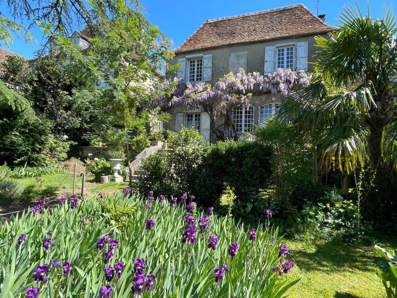 Bed and Breakfast Jardin Des Remparts Orthez Esterno foto