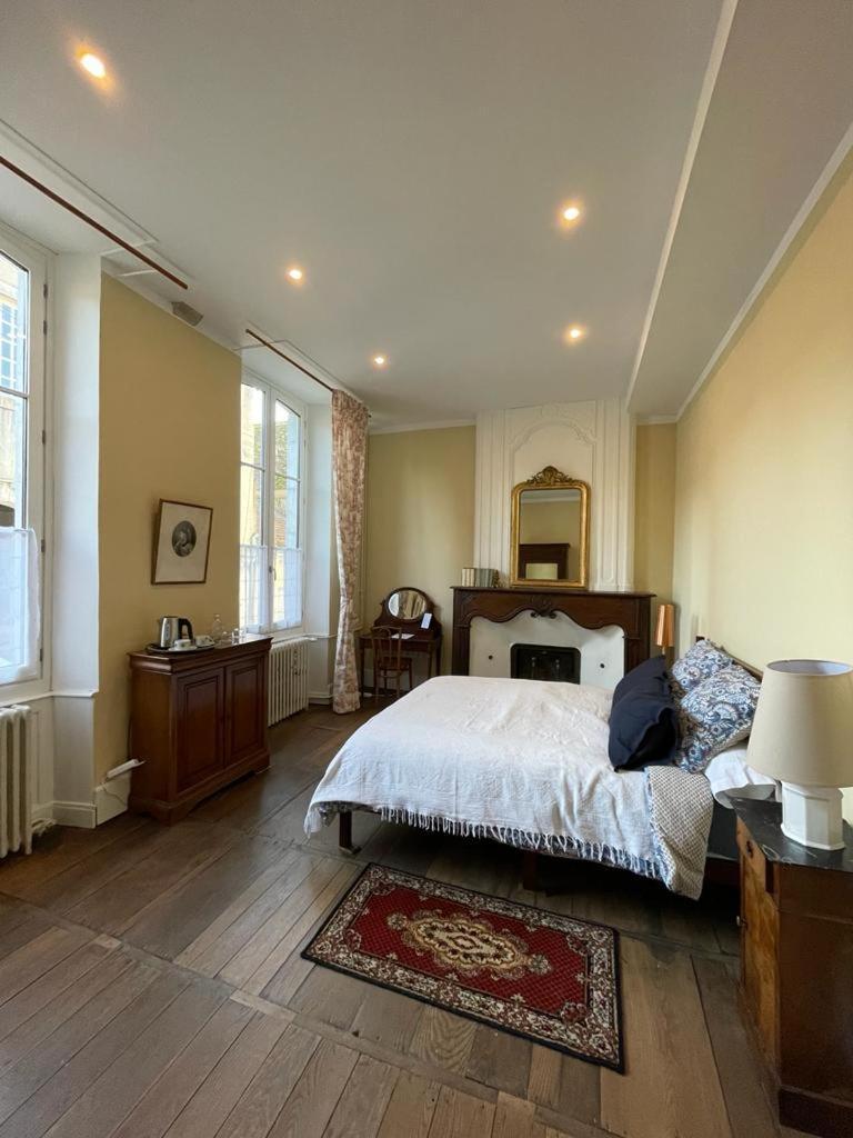 Bed and Breakfast Jardin Des Remparts Orthez Esterno foto