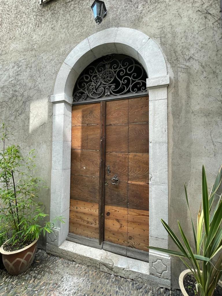 Bed and Breakfast Jardin Des Remparts Orthez Esterno foto