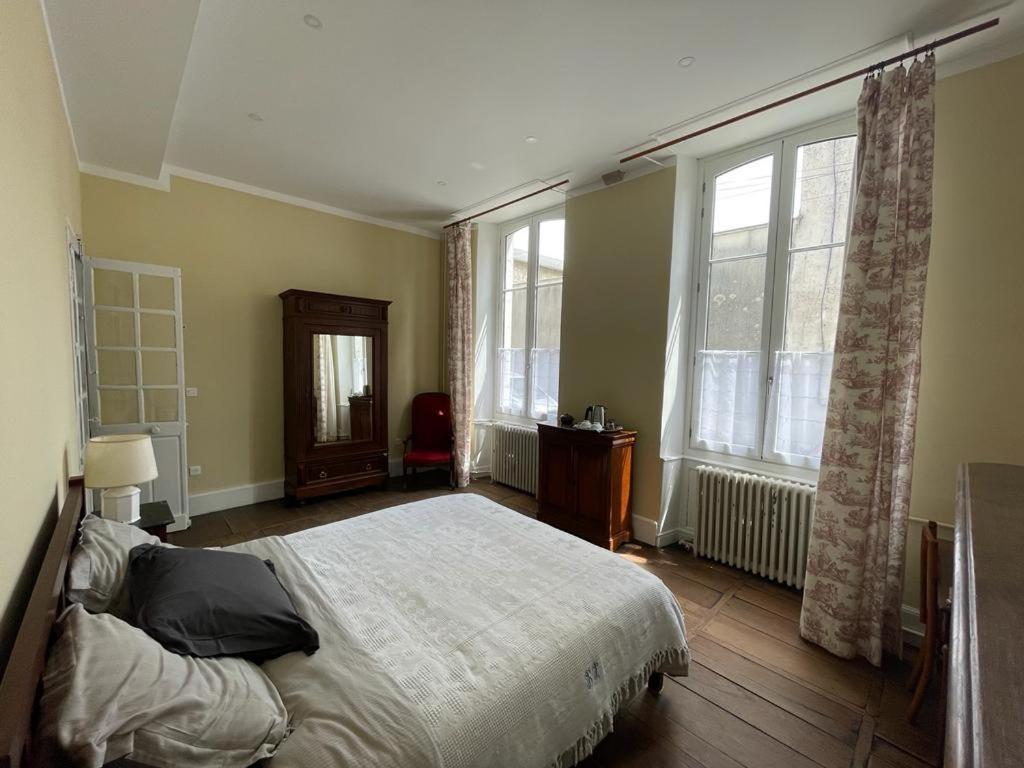 Bed and Breakfast Jardin Des Remparts Orthez Esterno foto